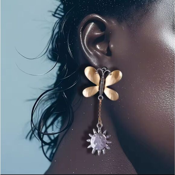 New ZARA Dual-Tone Butterfly and Sun Contrast Earrings - Picture 4 of 10